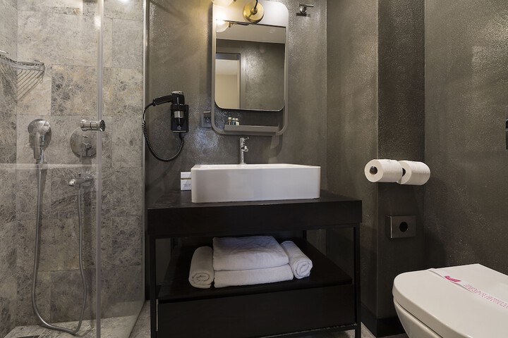 Room 45 of 62