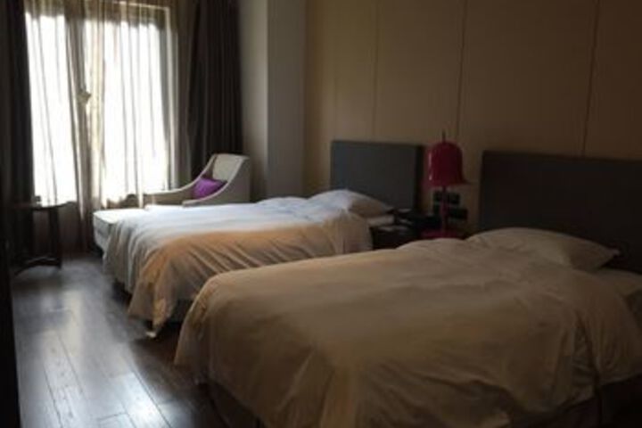 Room 26 of 38
