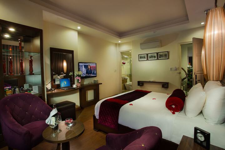 Room 3 of 28