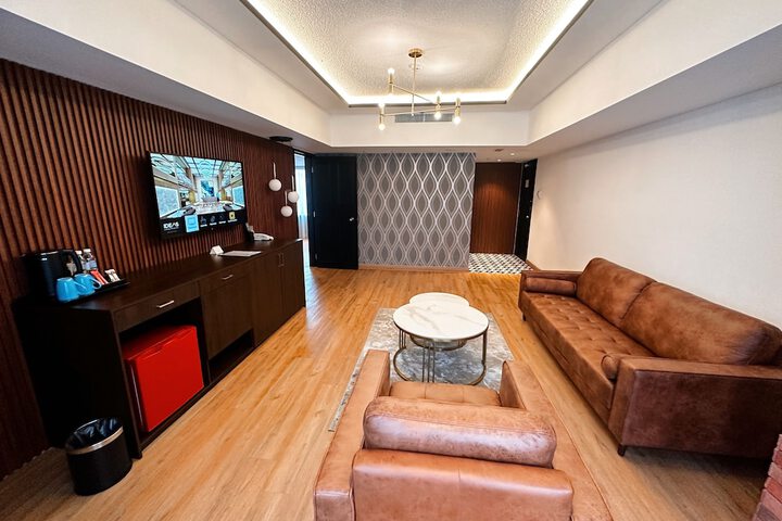 Room 15 of 33