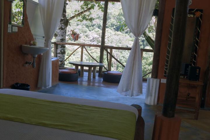Room 14 of 33