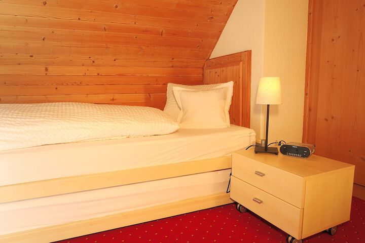 Room 4 of 37