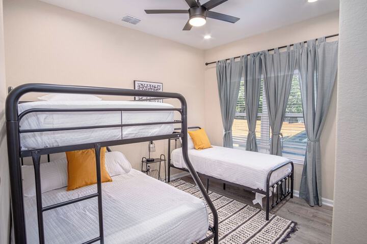 Room 2 of 34
