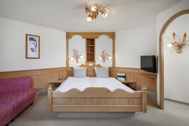 Room 3 of 38