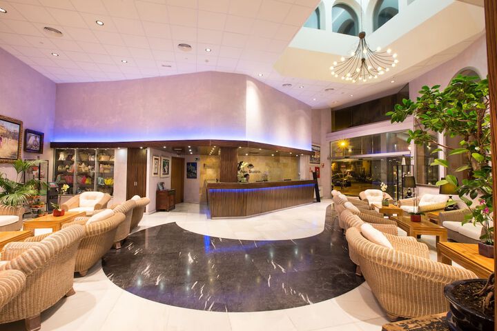 Entrance & Lobby