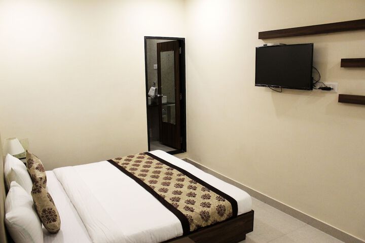 Room 15 of 32