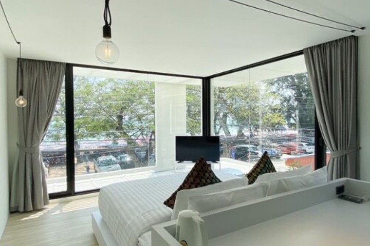 Room 12 of 52