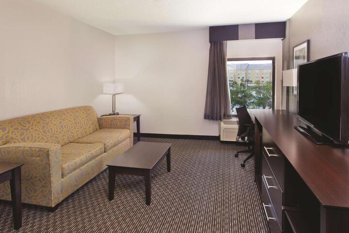 1 King Bed (8 of 9)
