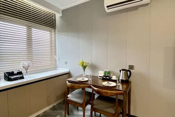 Room 9 of 16