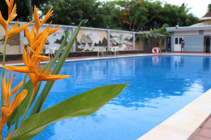 Pool 44 of 90