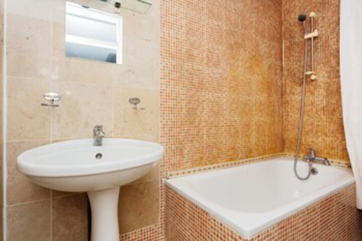 Room 4 of 25