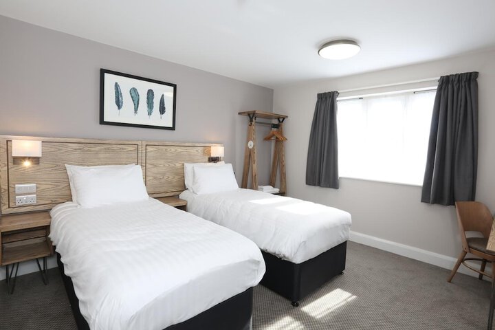 Room 9 of 28
