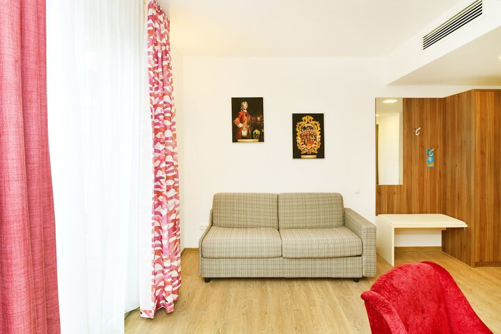 Room 16 of 51