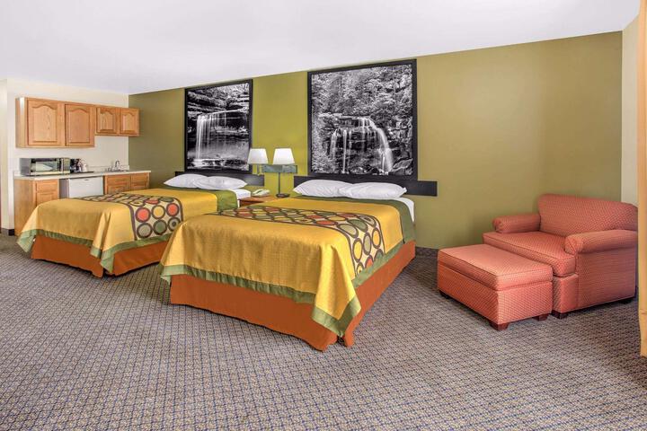 2 Queen Beds Mobility Hearing Accessible Room Tub with Grab Bars (6 of 7)