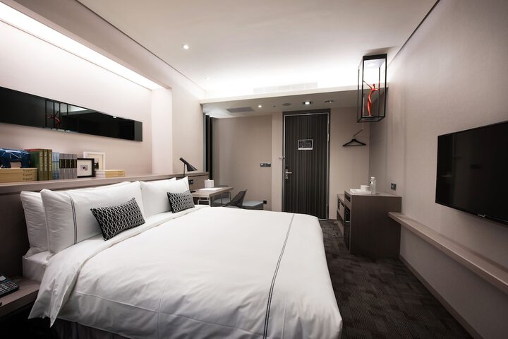 Room 5 of 32