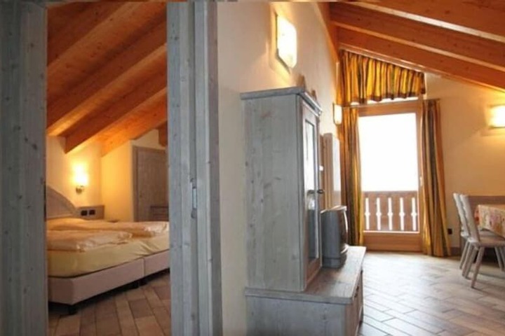 Room 8 of 19