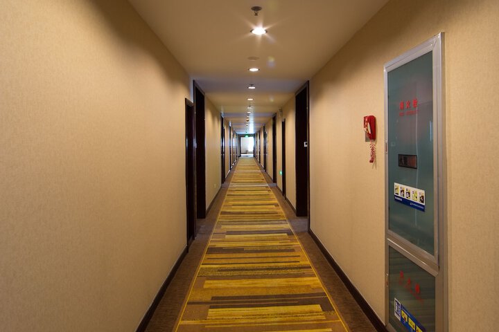 Ballroom/Hall 23 of 27