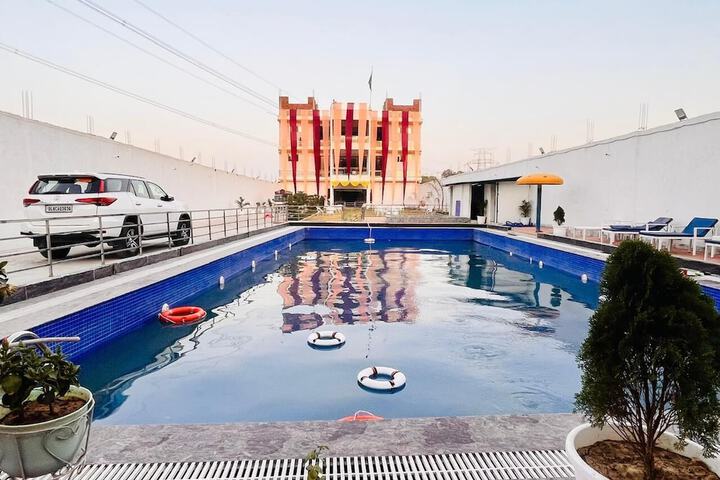 Pool 61 of 69