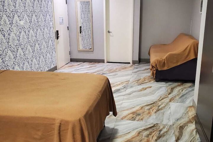 1 King Bed Accessible (7 of 8)