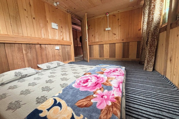 Room 7 of 27