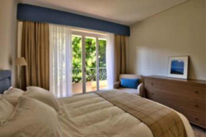 Room 8 of 13