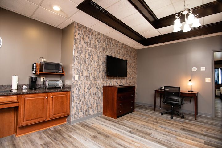 1 King Bed Accessible (16 of 54)