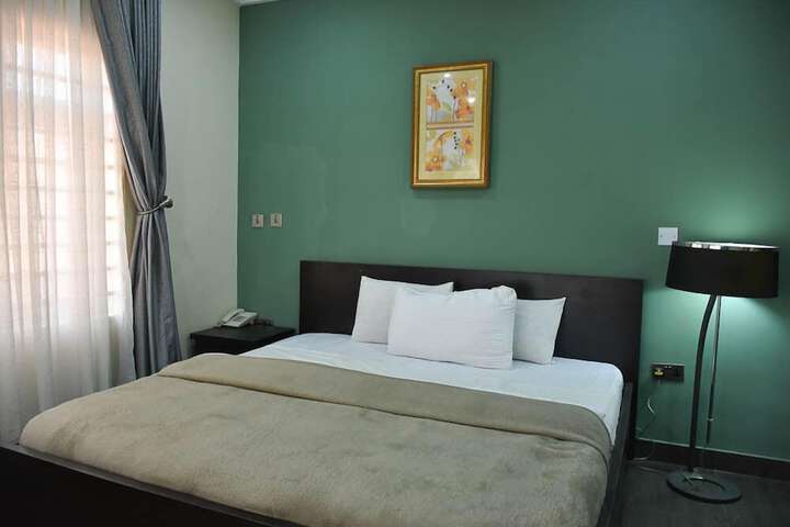 Room 17 of 32