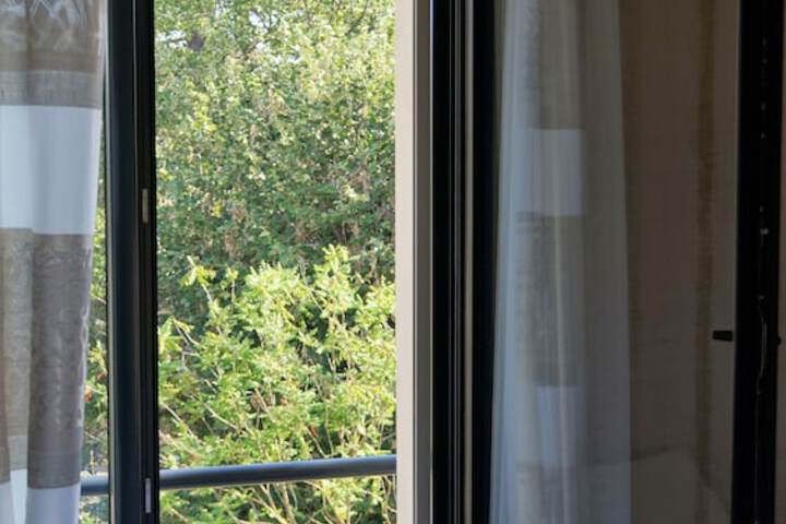 Room 28 of 103