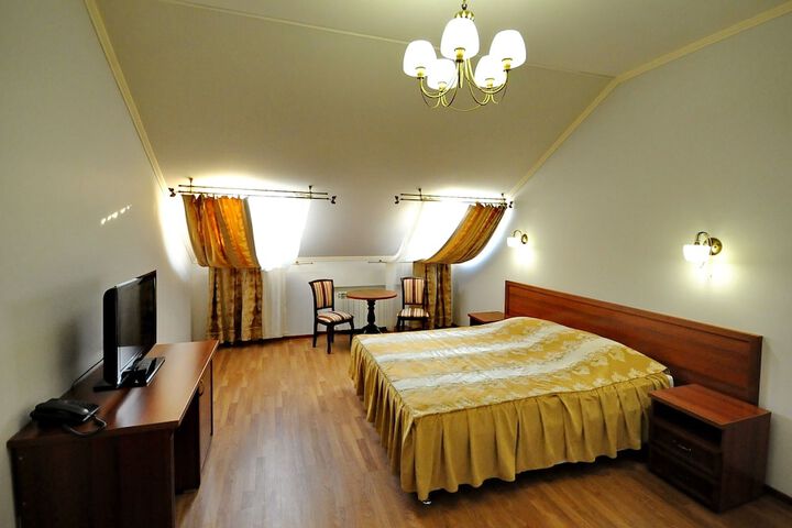 Room 28 of 40