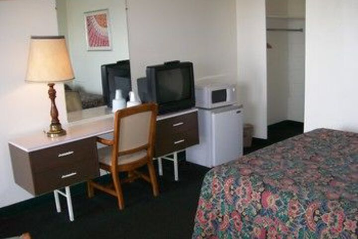 Room 11 of 18
