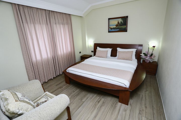 Room 9 of 38