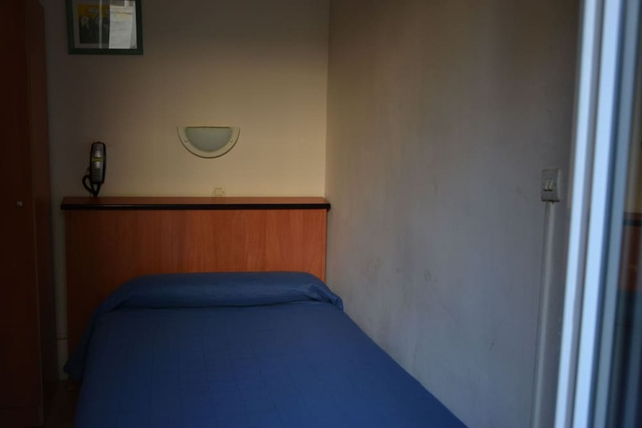 Room 33 of 70