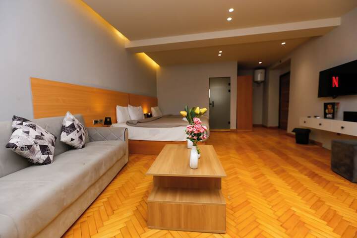 Room 83 of 227