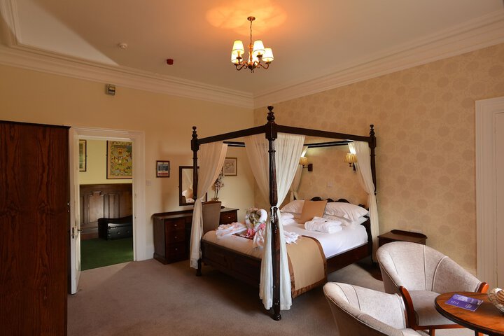 Room 6 of 34