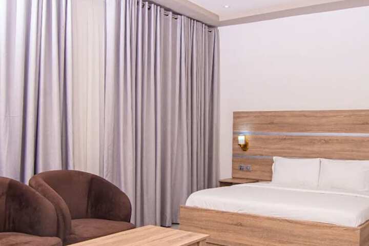 Room 11 of 27
