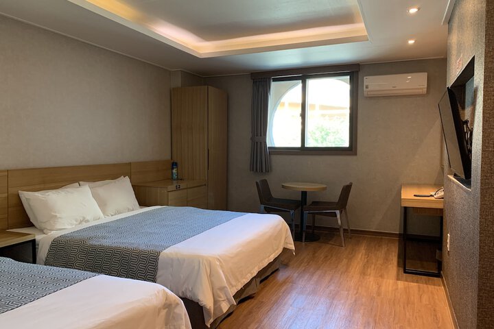 Room 57 of 119