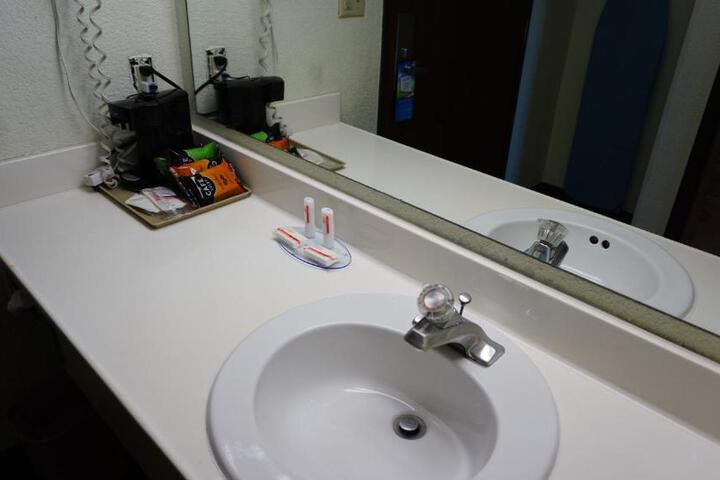 1 Queen Bed Mobility Hearing Accessible Room Bathtub with Grab Bars (1 of 13)