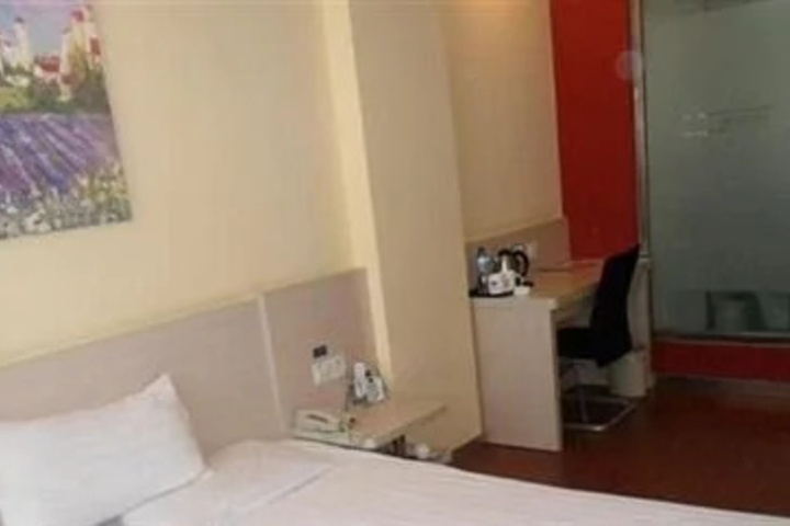 Room 4 of 15
