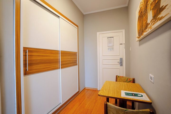 Room 49 of 175