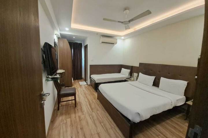 Room 3 of 31