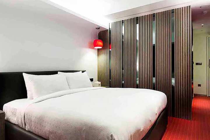 Room 10 of 21