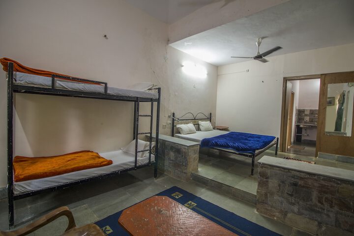 Room 6 of 94