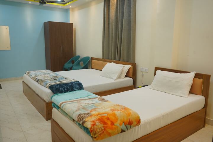 Room 21 of 28