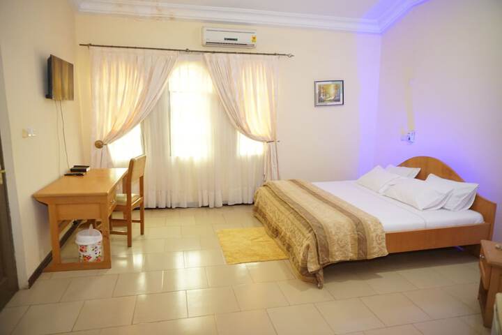 Room 3 of 27