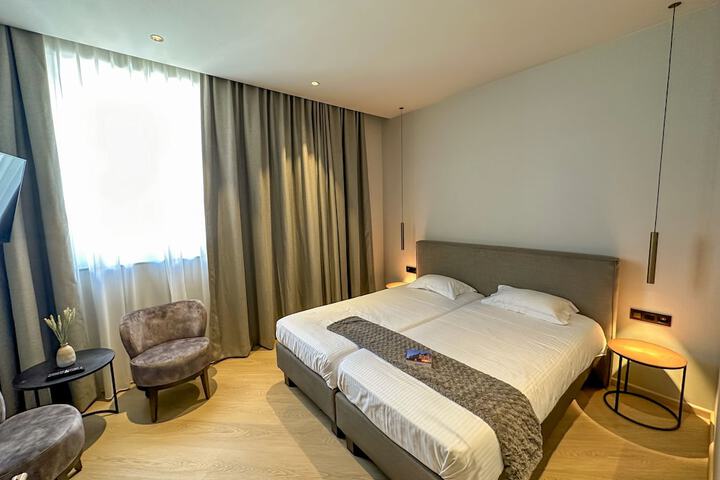 Room 15 of 53