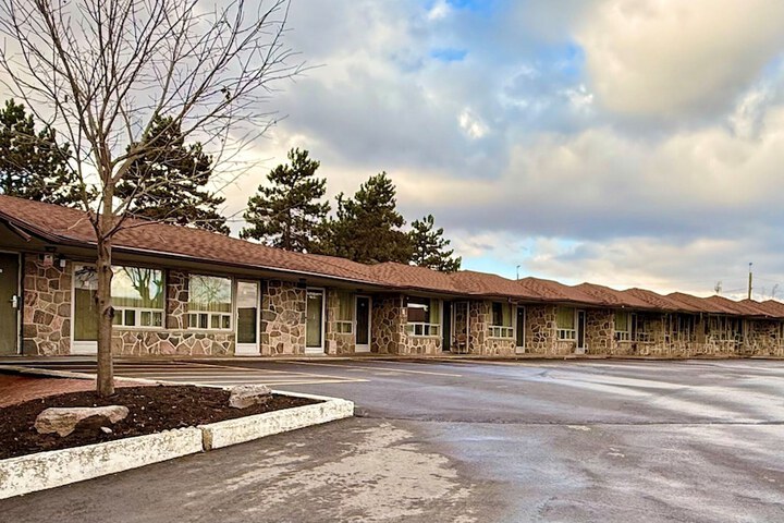 Hotel 6 of 8