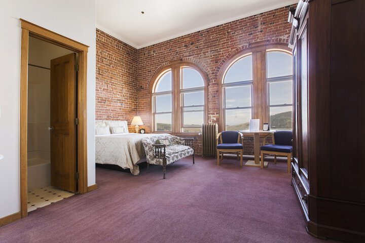 Room 15 of 120