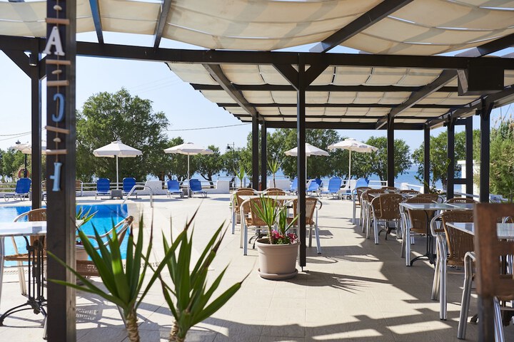 Hotel with Pool