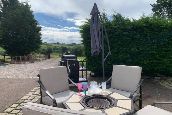 Central Scotland Country Side With Outdoor Bbq Hut