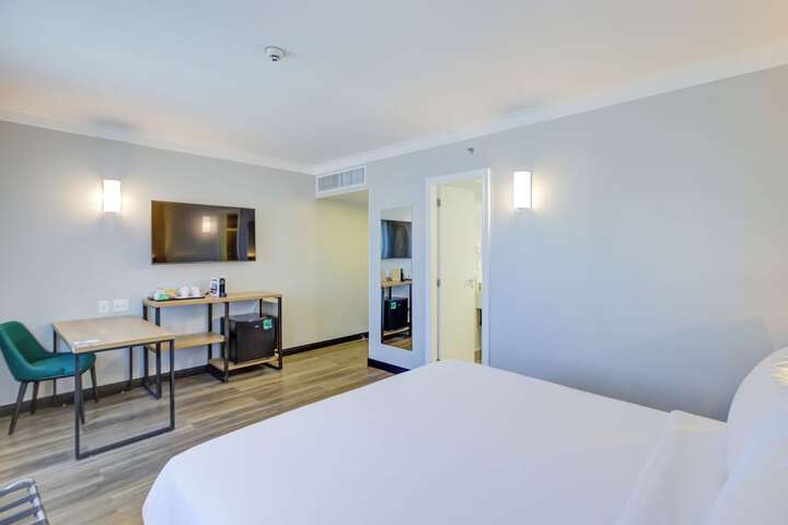 Room 7 of 51